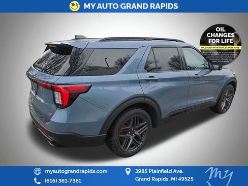 Used 2025 Ford Explorer ST AWD/4WD image 7