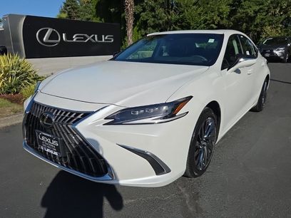 New 2025 Lexus ES 300h w/ Luxury Package