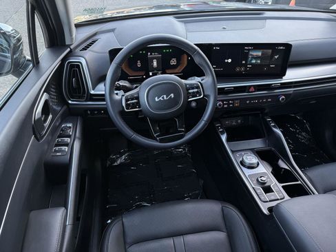 Used 2025 Kia Sorento EX w/ EX Panoramic Sunroof Package image 17