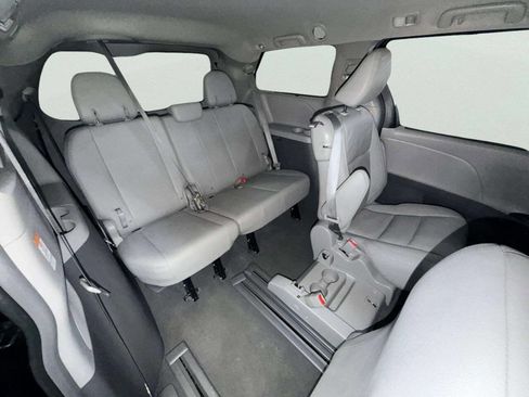 Used 2019 Toyota Sienna XLE w/ XLE Navigation Package image 26
