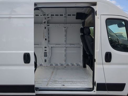 Used 2025 RAM ProMaster 2500 w/ Convenience Group image 14