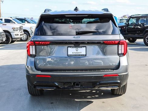 Used 2025 Ford Explorer ST-Line w/ ST-Line Street Pack AWD/4WD image 8