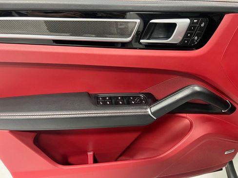 Used 2022 Porsche Cayenne S image 18
