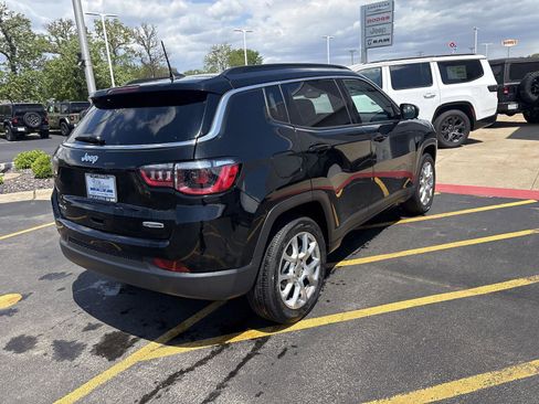 Used 2022 Jeep Compass Latitude w/ Sun and Sound Group AWD/4WD image 6