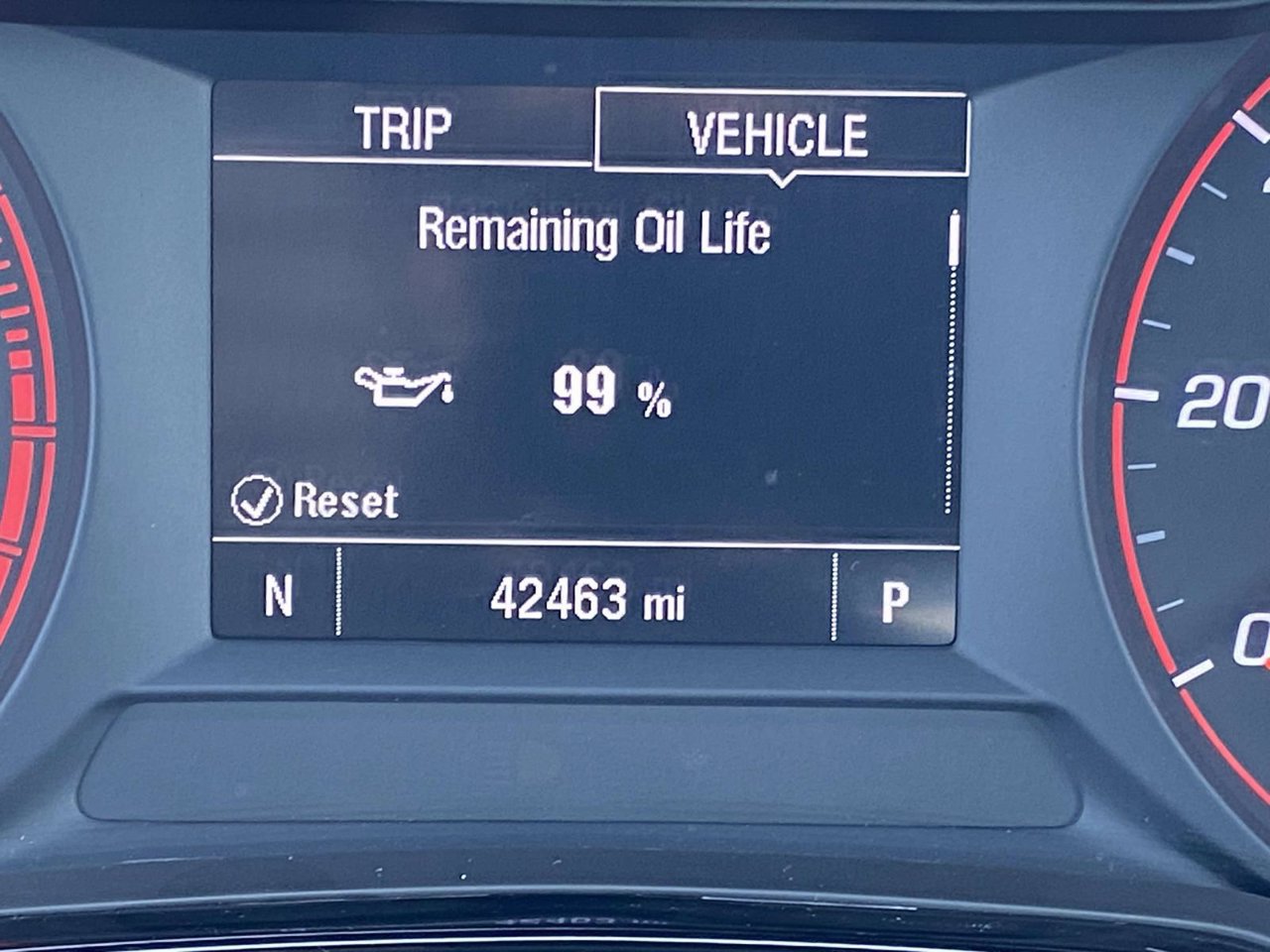 Used 2025 Chevrolet Trax RS w/ Sunroof Package FWD image 34