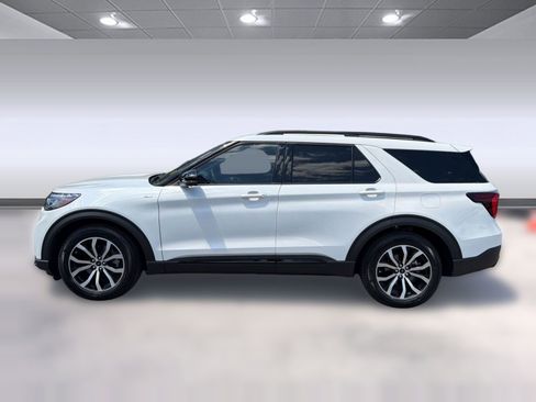 Used 2025 Ford Explorer ST-Line w/ Premium Package RWD image 2