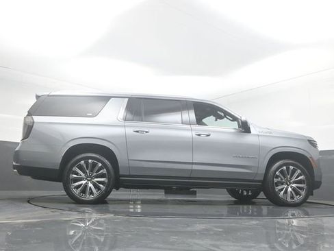 New 2026 Chevrolet Suburban High Country image 32