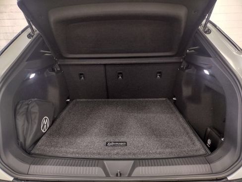 New 2026 Volkswagen ID.4 Pro AWD/4WD image 16