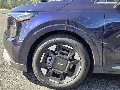 Used 2026 Kia Carnival EX image 5