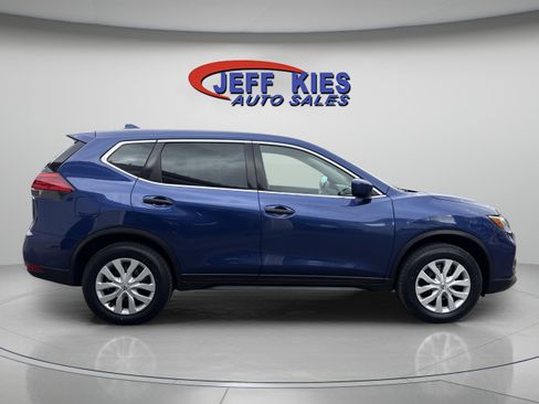 Used 2017 Nissan Rogue S image 4