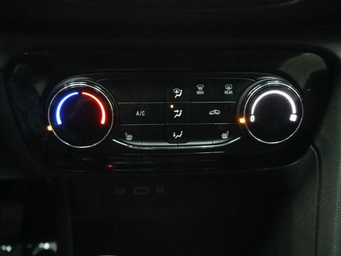 Used 2022 Buick Encore GX Preferred w/ Cold Weather Comfort Package FWD image 23