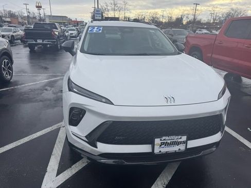 Used 2025 Buick Envision Sport Touring image 3