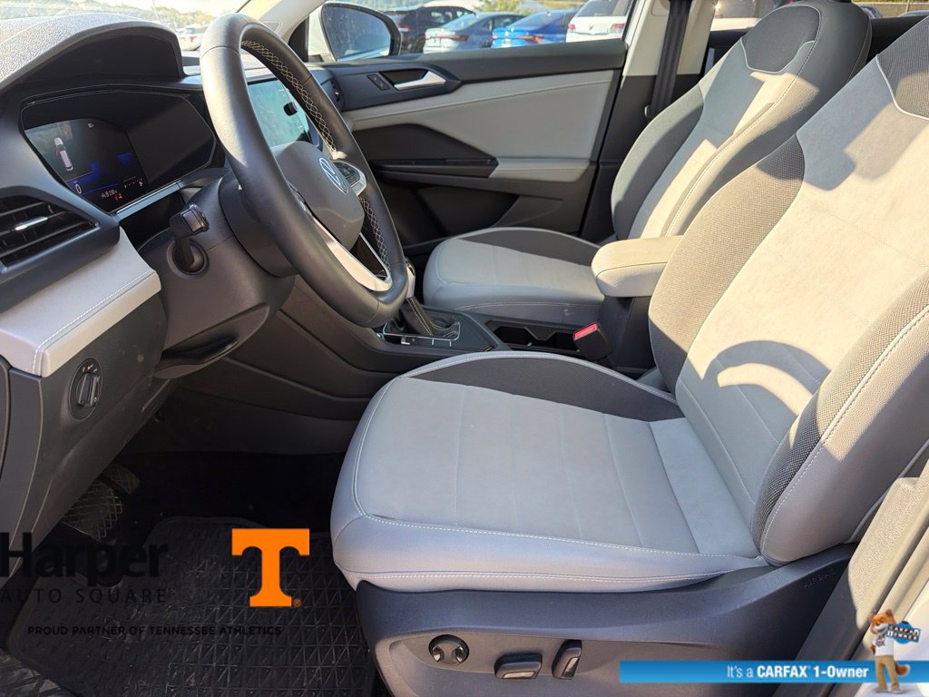 Used 2024 Volkswagen Taos SE w/ Panoramic Sunroof Package FWD image 13