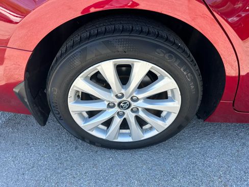 Used 2018 Toyota Camry LE w/ Convenience Package FWD image 26