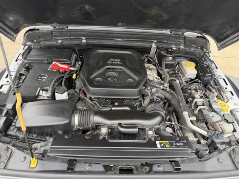 Used 2018 Jeep Wrangler Unlimited Sport S AWD/4WD image 12