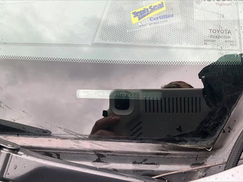 Used 2021 Toyota Tacoma TRD Off-Road image 18