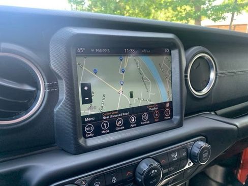 Used 2018 Jeep Wrangler Unlimited Sahara w/ Uconnect 4C Nav & Sound Group AWD/4WD image 14