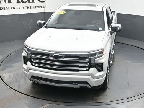 Used 2023 Chevrolet Silverado 1500 High Country w/ High Country Premium Package AWD/4WD image 45