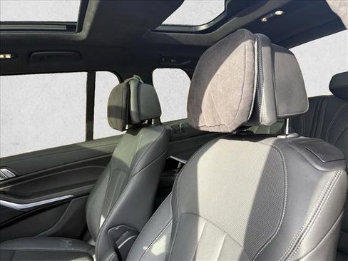 Used 2022 BMW X7 xDrive40i w/ M Sport Package image 15