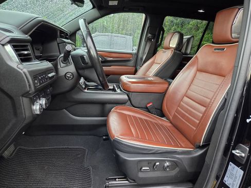 Used 2023 GMC Yukon Denali Ultimate AWD/4WD image 9