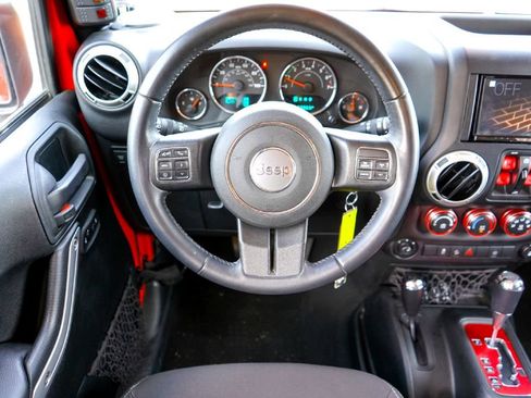 Used 2018 Jeep Wrangler Unlimited Rubicon w/ Connectivity Group image 24