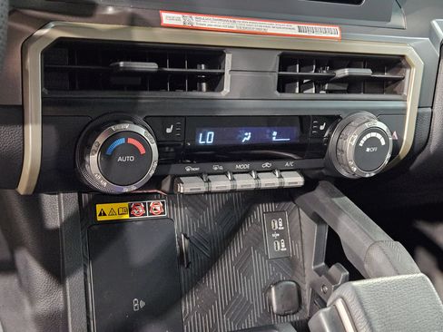 Certified 2025 Toyota Tacoma SR5 w/ SR5 Upgrade Package AWD/4WD image 31