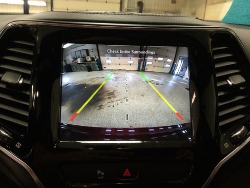 Used 2020 Jeep Cherokee High Altitude image 9