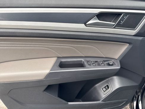 Used 2021 Volkswagen Atlas Cross Sport SEL image 17