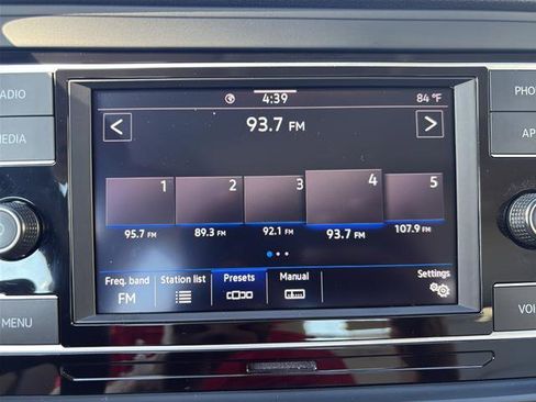 Certified 2024 Volkswagen Jetta SE w/ Panoramic Sunroof Package FWD image 21