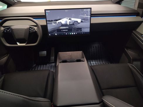 Used 2024 Tesla Cybertruck AWD Crew Cab image 12