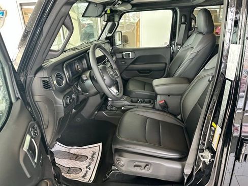 Used 2025 Jeep Wrangler Sahara w/ Safety Group image 8