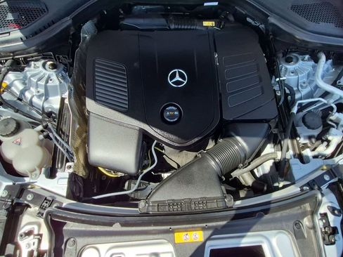 Used 2025 Mercedes-Benz GLC 350e 4MATIC image 24