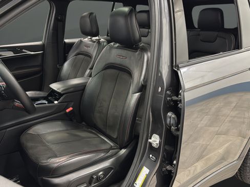 Used 2022 Jeep Grand Cherokee Trailhawk w/ Luxury Tech Group III AWD/4WD image 9