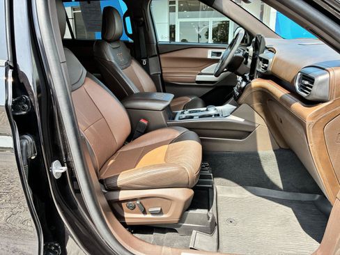 Used 2022 Ford Explorer King Ranch w/ Premium Technology Package AWD/4WD image 9