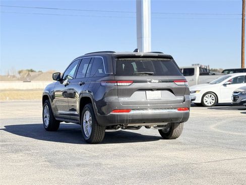 New 2025 Jeep Grand Cherokee Laredo X w/ Luxury Tech Group I image 7