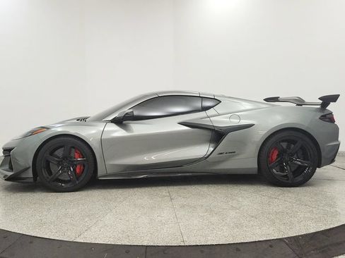 Used 2023 Chevrolet Corvette Z06 w/ Z07 Performance Package RWD image 2