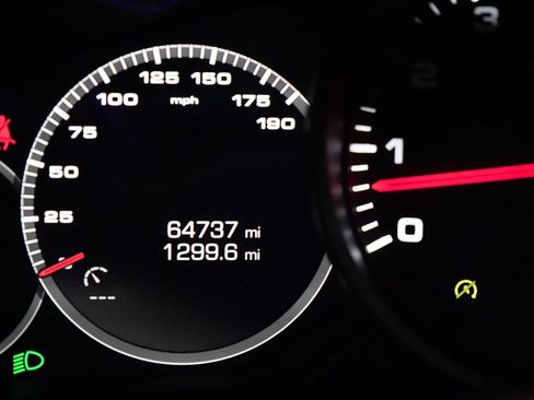 Used 2019 Porsche Panamera RWD image 19