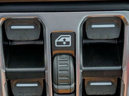 Used 2025 Jeep Wrangler Unlimited Rubicon w/ Convenience Group image 12