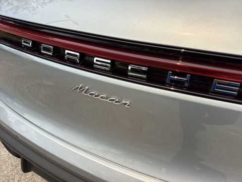 Used 2023 Porsche Macan AWD/4WD image 25