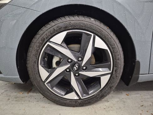 Used 2022 Hyundai Elantra SEL w/ Convenience + Premium Package image 10