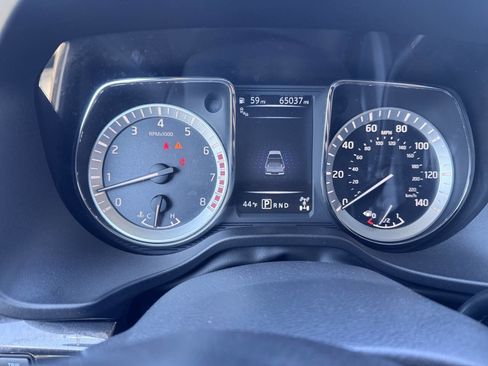 Used 2018 Nissan Titan SV w/ SV Convenience Package image 21