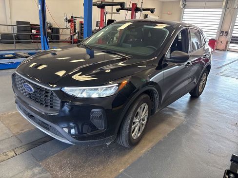 Used 2024 Ford Escape Active w/ Cold Weather Package image 6