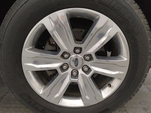 Used 2015 Ford F150 Platinum w/ Equipment Group 701A Luxury AWD/4WD image 31