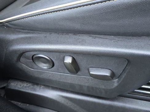 Used 2024 GMC Yukon SLT image 23