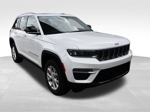 Used 2023 Jeep Grand Cherokee Limited AWD/4WD image 12