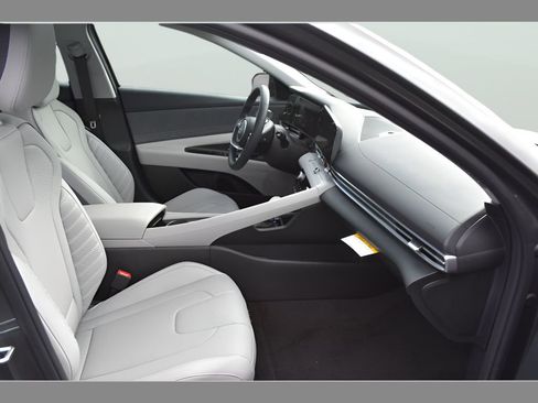 New 2026 Hyundai Elantra Limited FWD image 13