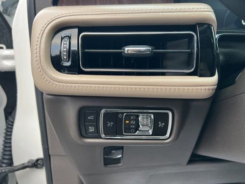 Used 2023 Lincoln Nautilus Reserve image 26