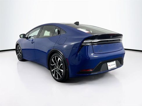 Used 2025 Toyota Prius Plug-In Hybrid image 2