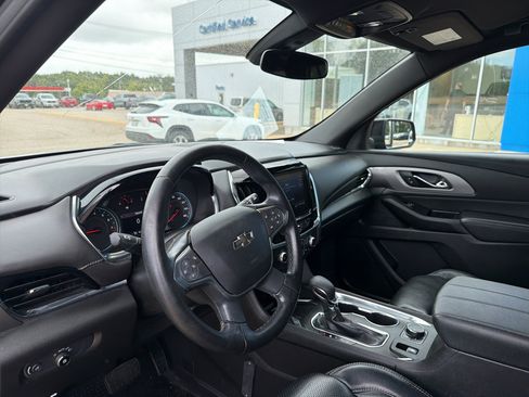 Used 2023 Chevrolet Traverse LT FWD image 23