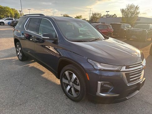 Used 2023 Chevrolet Traverse LT w/ LT Premium Package image 8